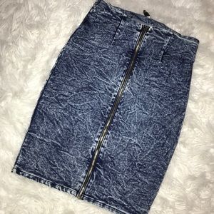 Stretchy acid wash denim skirt